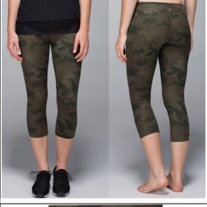 - Lululemon Camo crop size 6